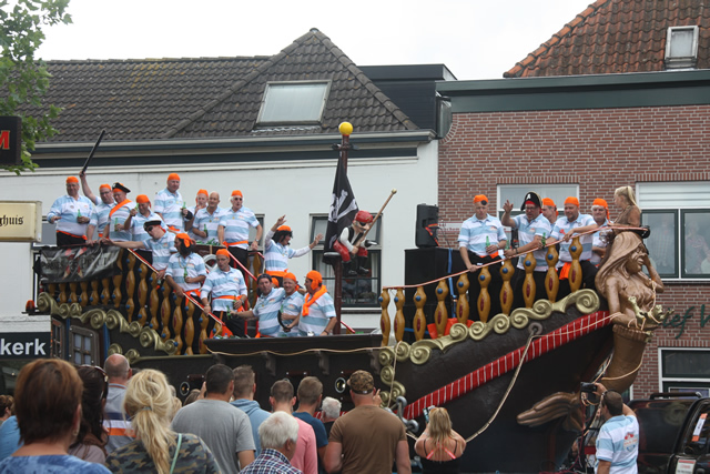 Optocht Lexmond 2017 door Meerkerk